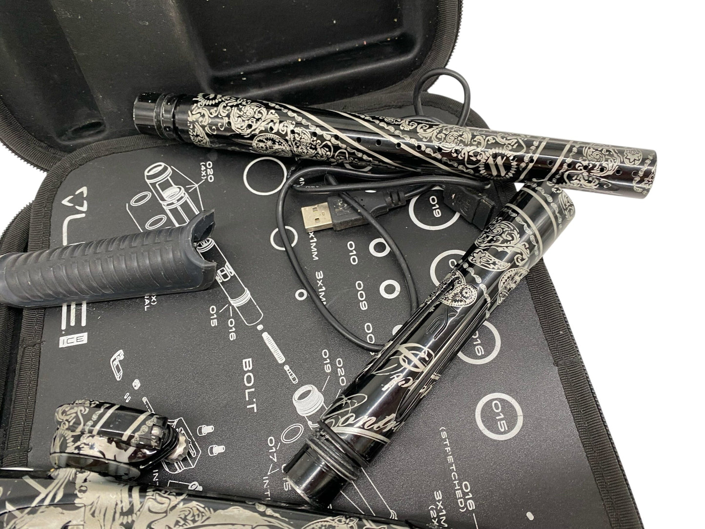 Used Dlx Luxe Ice Contract Killer Paintball Gun Paintball Gun from CPXBrosPaintball Buy/Sell/Trade Paintball Markers, New Paintball Guns, Paintball Hoppers, Paintball Masks, and Hormesis Headbands