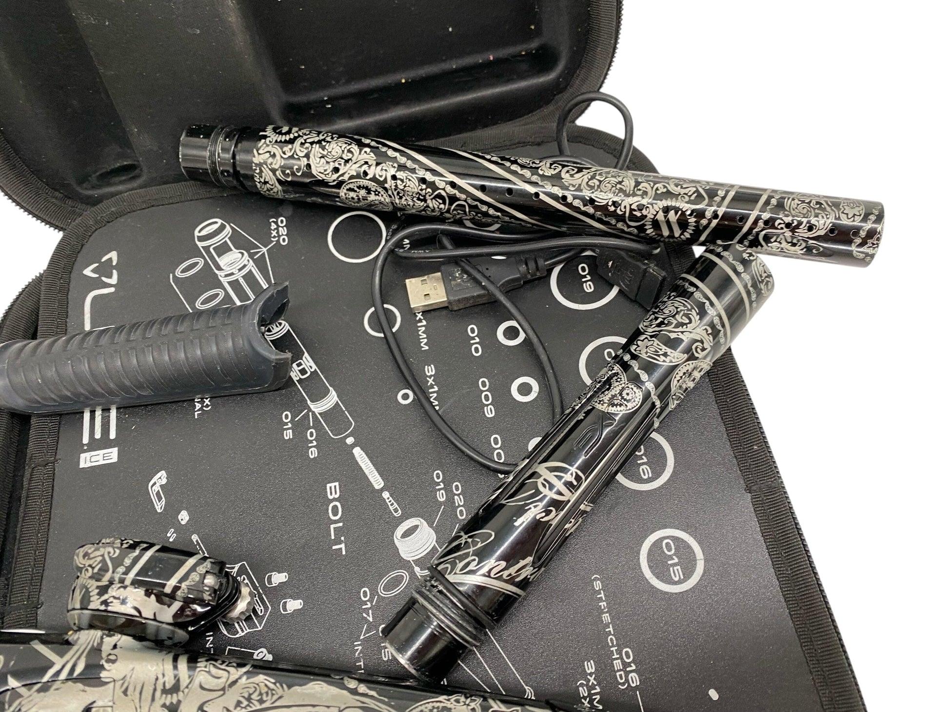 Used Dlx Luxe Ice Contract Killer Paintball Gun Paintball Gun from CPXBrosPaintball Buy/Sell/Trade Paintball Markers, New Paintball Guns, Paintball Hoppers, Paintball Masks, and Hormesis Headbands