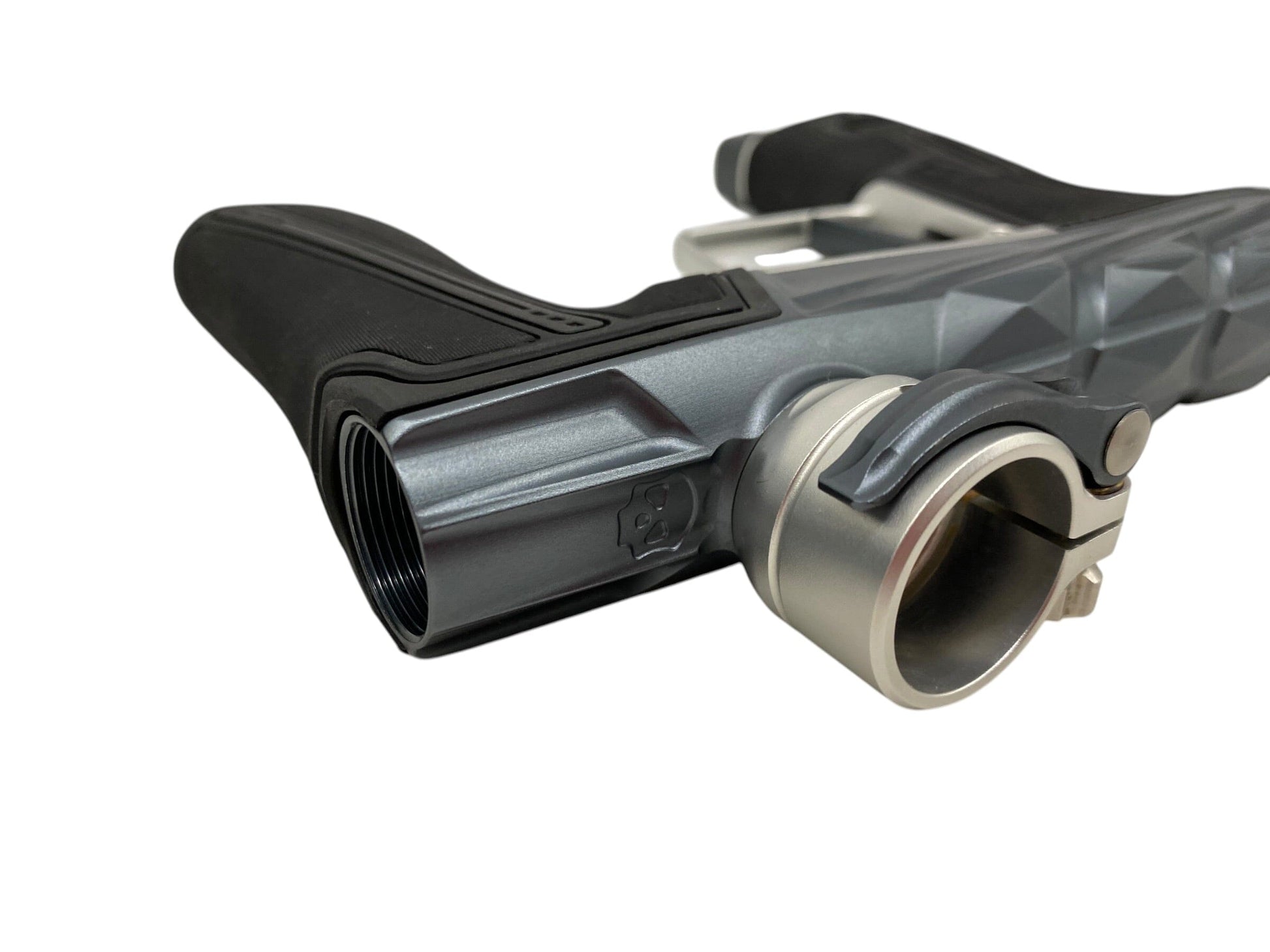 Used Planet Eclipse Infamous Geo R5 Grey/Silver Paintball Gun Paintball Gun from CPXBrosPaintball Buy/Sell/Trade Paintball Markers, New Paintball Guns, Paintball Hoppers, Paintball Masks, and Hormesis Headbands